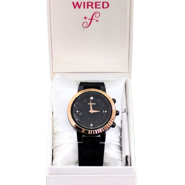 WIRED f(ワイアード エフ)  AGEB401,402  TOKYO GIRL MIX Bluetooth機能 シリコンバンド カラー(ブラック,ホワイト )  生産終了 稀少な逸品 10代から20代向け かわいさとクールさを兼ね備えたデイリーウォッチ。実用的 母の日 父の日 プレゼント